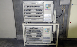 室外機の二段置き写真