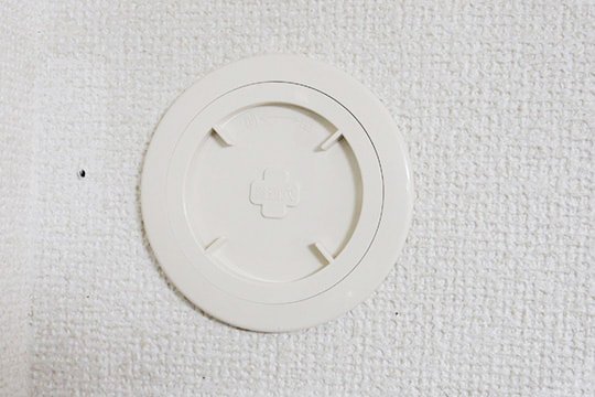 穴ふさぎカバーの取り付けイメージ