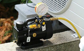 真空ポンプとゲージマニホールド