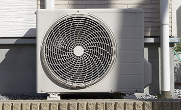 取り付けられた室外機