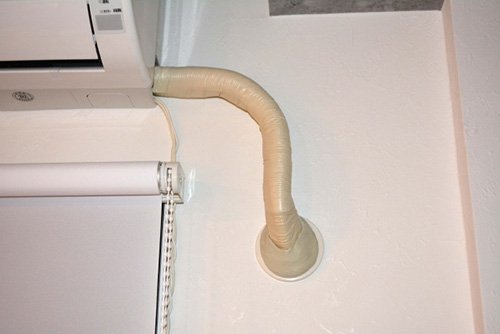 配管テープが巻かれた配管